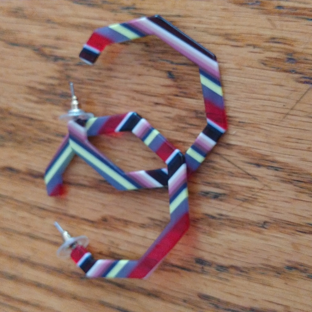 Lightweight acrylic octagon hoop earrings